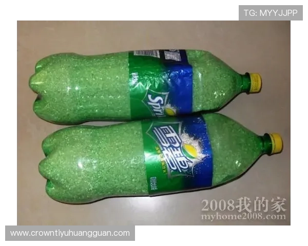 哈兰德冰箱里只放蛋白粉和冰水，连瓶可乐都找不到