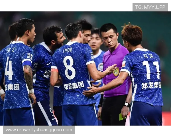 为什么球员抗议判罚却难改裁判决定？规则如何限制申诉空间